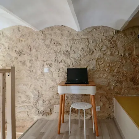 Climatise Mezzanine Avec Parking Apartment